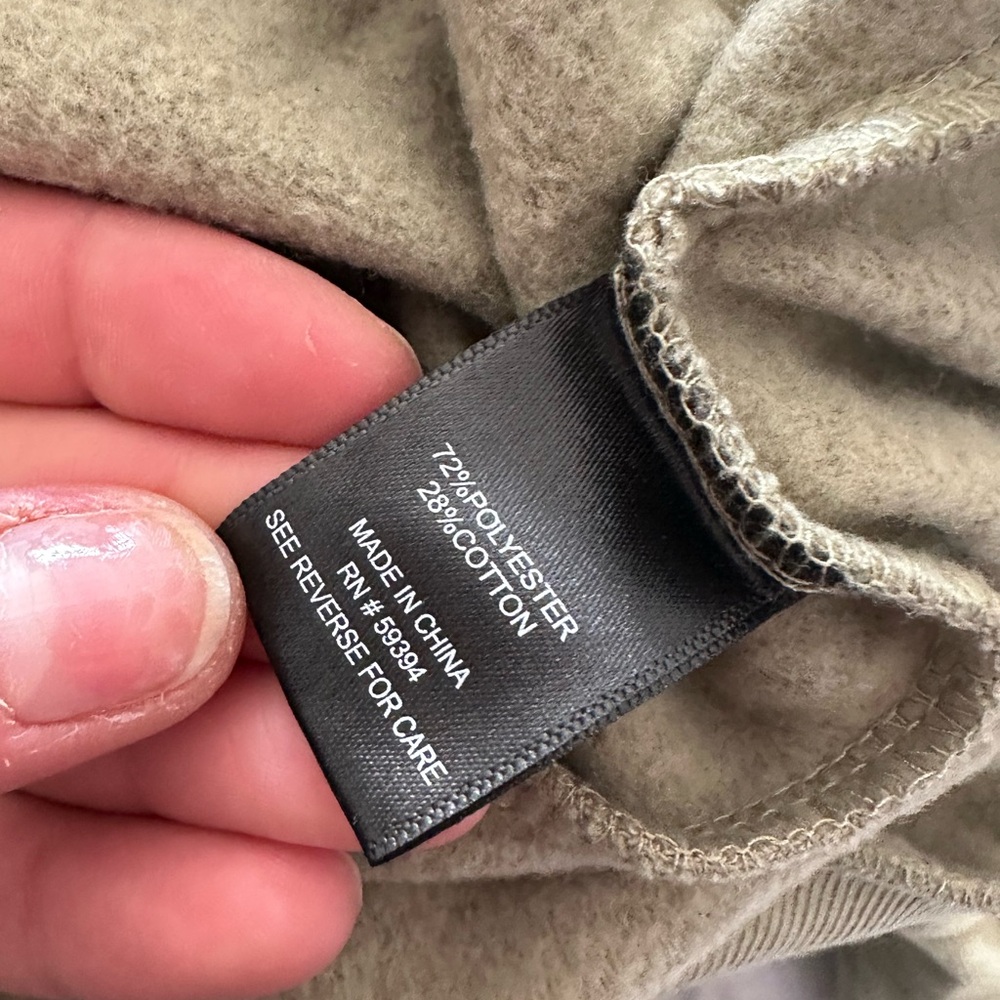 *GUC*Sz M*Solutions*sweater - Picture 3 of 5